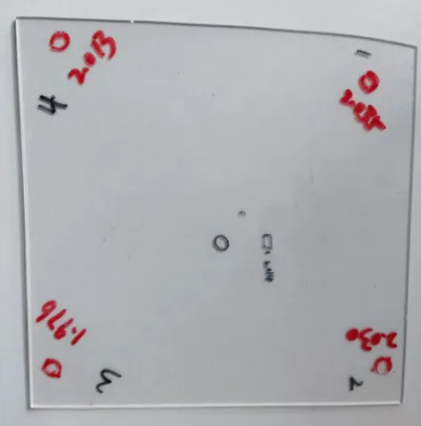 立儀光譜共焦傳感器：光伏花紋玻璃厚度精準(zhǔn)測量新技術(shù)